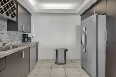 5401 Collins Avenue Miami Beach FL 33140