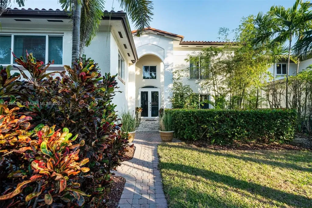 4419 N Bay Road Miami Beach FL 33140