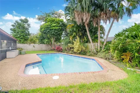 9100 NW 15th Street Plantation FL 33322
