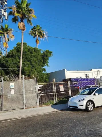 60 NW 20th Street Miami FL 33127