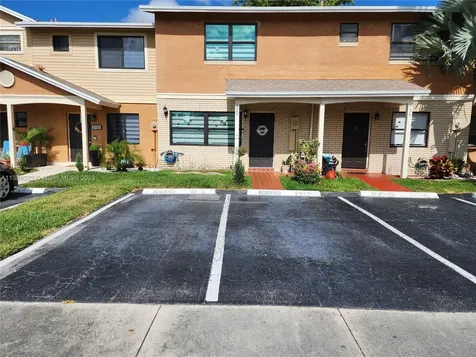 520 NW 106th Terrace Pembroke Pines FL 33026