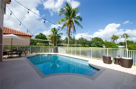 1385 NW 192nd Terrace Pembroke Pines FL 33029