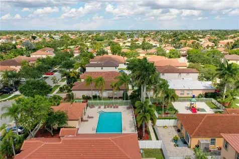 1385 NW 192nd Terrace Pembroke Pines FL 33029