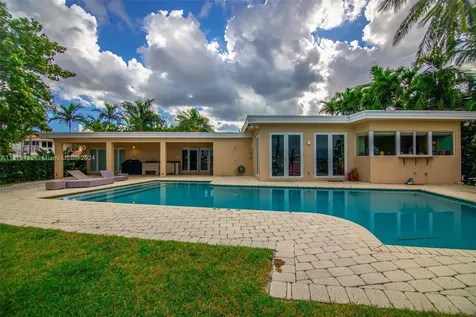10321 E Broadview Drive Bay Harbor Islands FL 33154