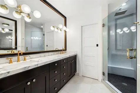 960 W 48th Street Miami Beach FL 33140