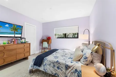 960 W 48th Street Miami Beach FL 33140
