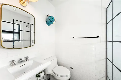 960 W 48th Street Miami Beach FL 33140