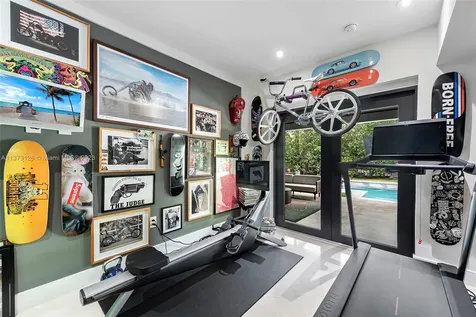 960 W 48th Street Miami Beach FL 33140