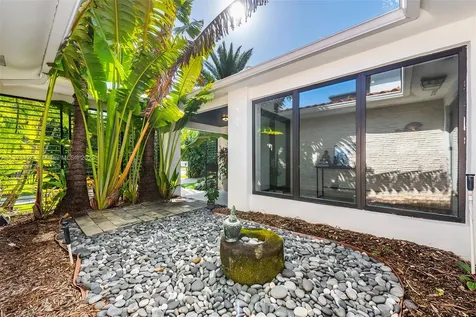 960 W 48th Street Miami Beach FL 33140