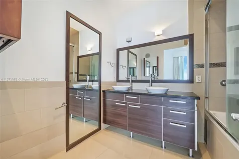 185 SW 7th Street Miami FL 33130