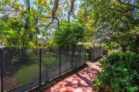 550 W 50th Street Miami Beach FL 33140
