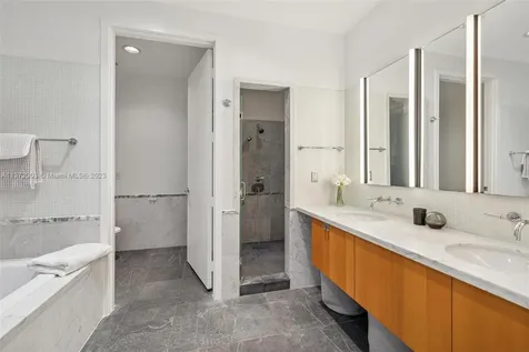 201 Aqua Avenue Miami Beach FL 33141