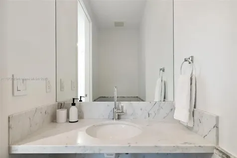 201 Aqua Avenue Miami Beach FL 33141