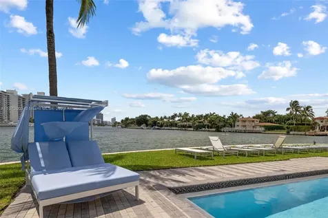 201 Aqua Avenue Miami Beach FL 33141