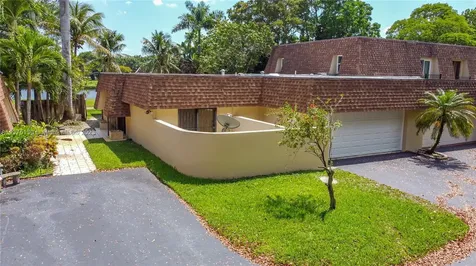7368 Oakland Hills Drive Hialeah FL 33015