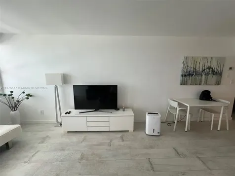 100 Lincoln Road Miami Beach FL 33139