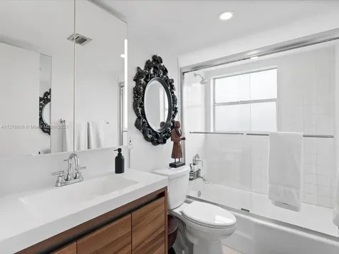 1881 Washington Avenue Miami Beach FL 33139