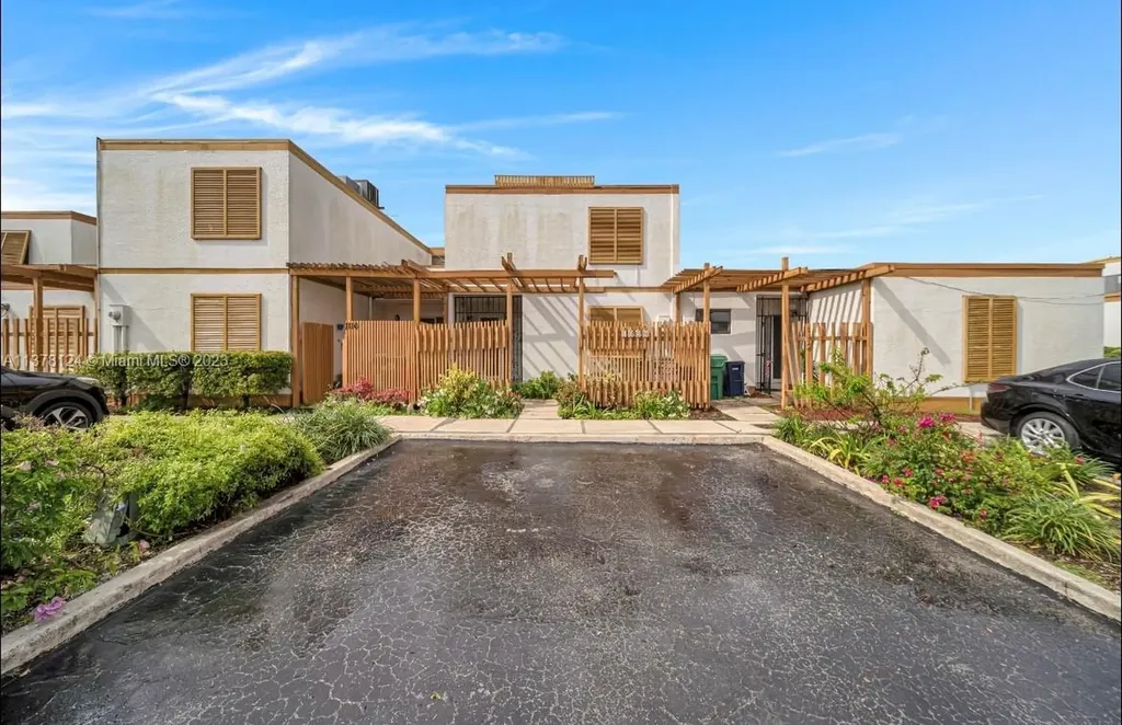 1120 SW 131st Place Circle N Miami FL 33184