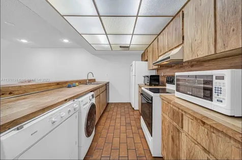 1120 SW 131st Place Circle N Miami FL 33184