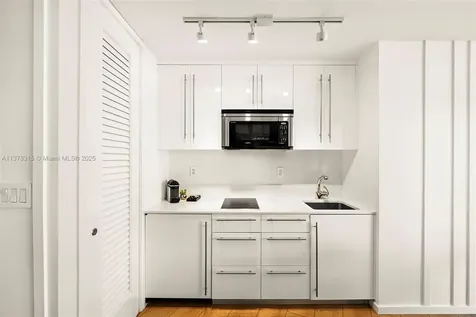 2201 Collins Avenue Miami Beach FL 33139