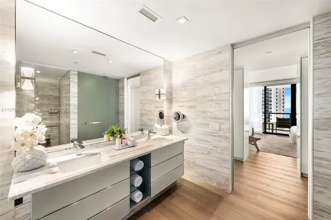 2201 Collins Avenue Miami Beach FL 33139