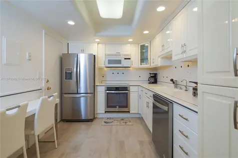 5005 Collins Avenue Miami Beach FL 33140