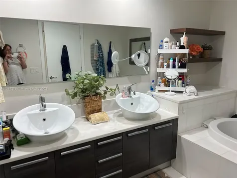 2950 NE 188th Street Aventura FL 33180