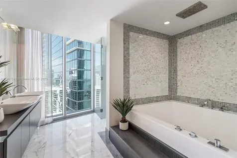 200 Biscayne Boulevard Way Miami FL 33131