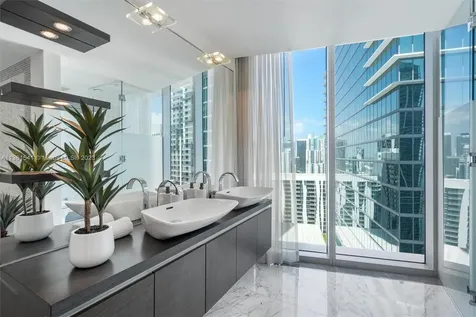 200 Biscayne Boulevard Way Miami FL 33131
