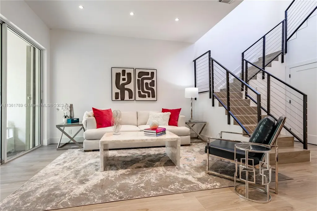 978 Harbor View S Hollywood FL 33019