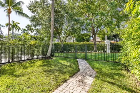 978 Harbor View S Hollywood FL 33019