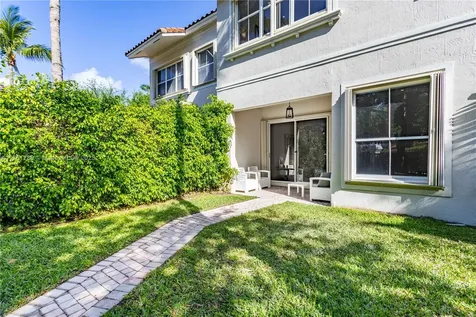 978 Harbor View S Hollywood FL 33019