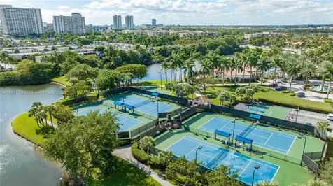 978 Harbor View S Hollywood FL 33019