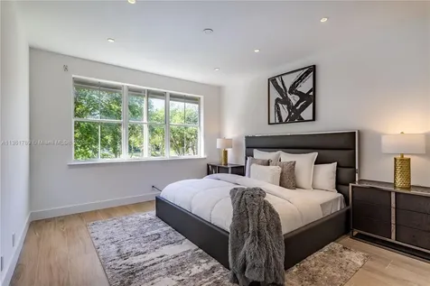 978 Harbor View S Hollywood FL 33019