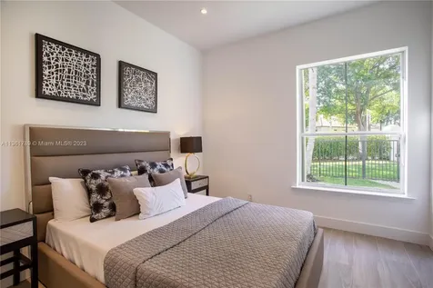 978 Harbor View S Hollywood FL 33019