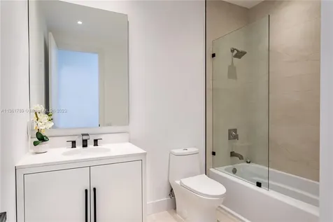 978 Harbor View S Hollywood FL 33019