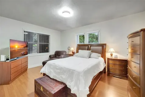 435 SW 33rd Avenue Miami FL 33135
