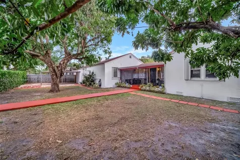 435 SW 33rd Avenue Miami FL 33135