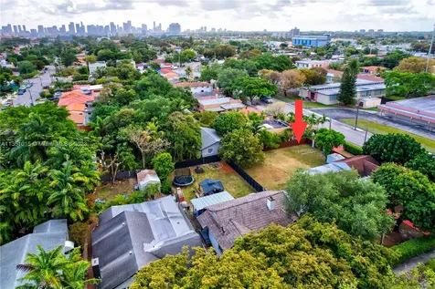 435 SW 33rd Avenue Miami FL 33135