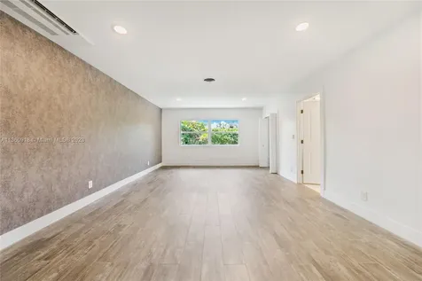 2421 NE 45th Street Lighthouse Point FL 33064