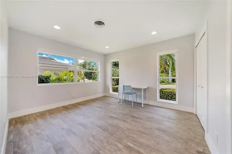 2421 NE 45th Street Lighthouse Point FL 33064