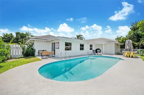 2421 NE 45th Street Lighthouse Point FL 33064