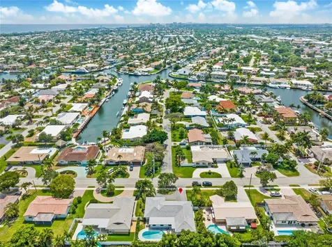 2421 NE 45th Street Lighthouse Point FL 33064