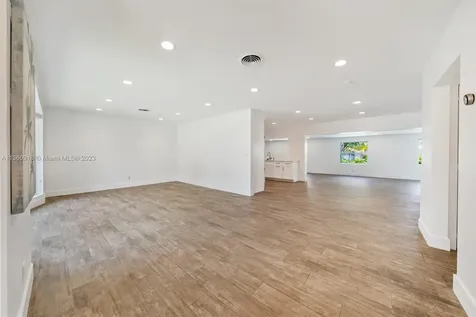 2421 NE 45th Street Lighthouse Point FL 33064