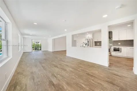 2421 NE 45th Street Lighthouse Point FL 33064
