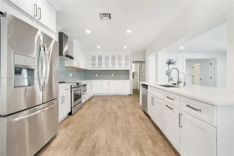 2421 NE 45th Street Lighthouse Point FL 33064