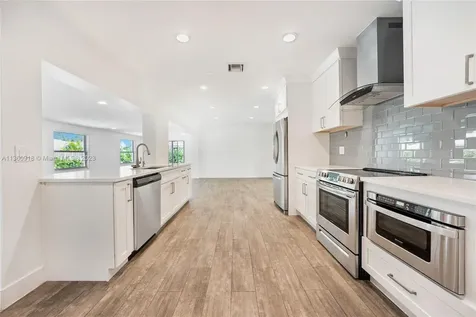 2421 NE 45th Street Lighthouse Point FL 33064