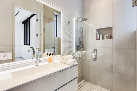 3175 Prairie Avenue Miami Beach FL 33140