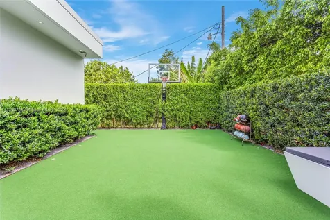 3175 Prairie Avenue Miami Beach FL 33140