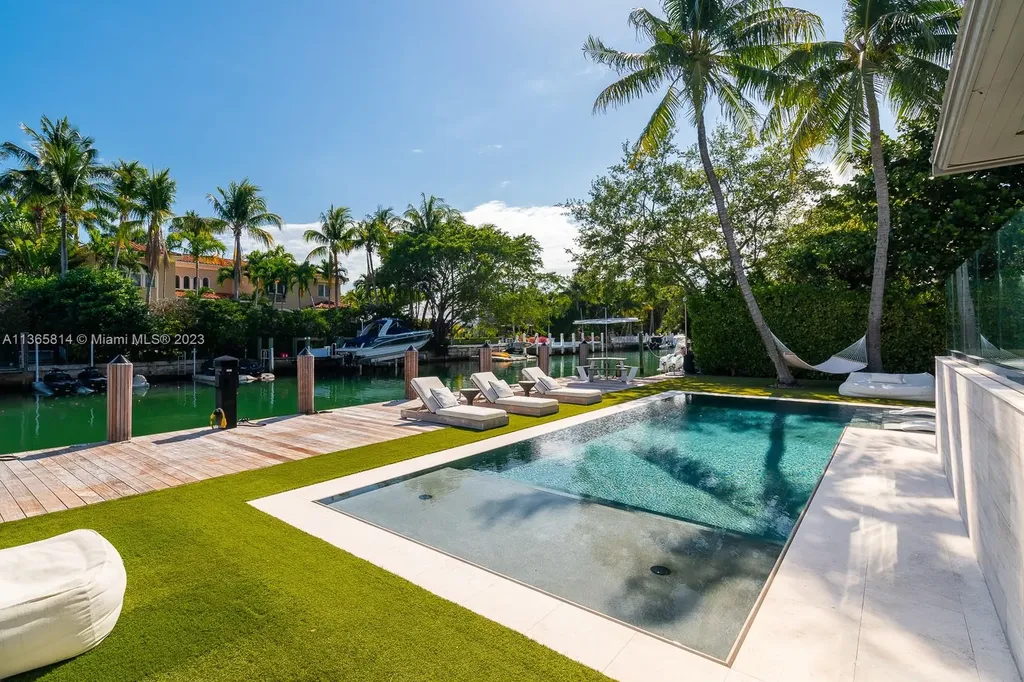200 Knollwood Drive Key Biscayne FL 33149